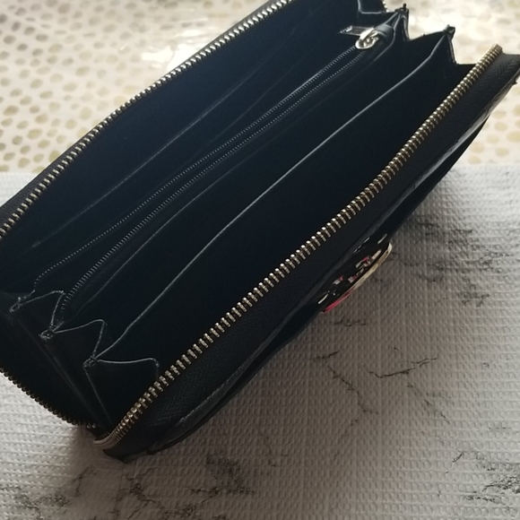 Guess Wallet - Picture 7 of 12